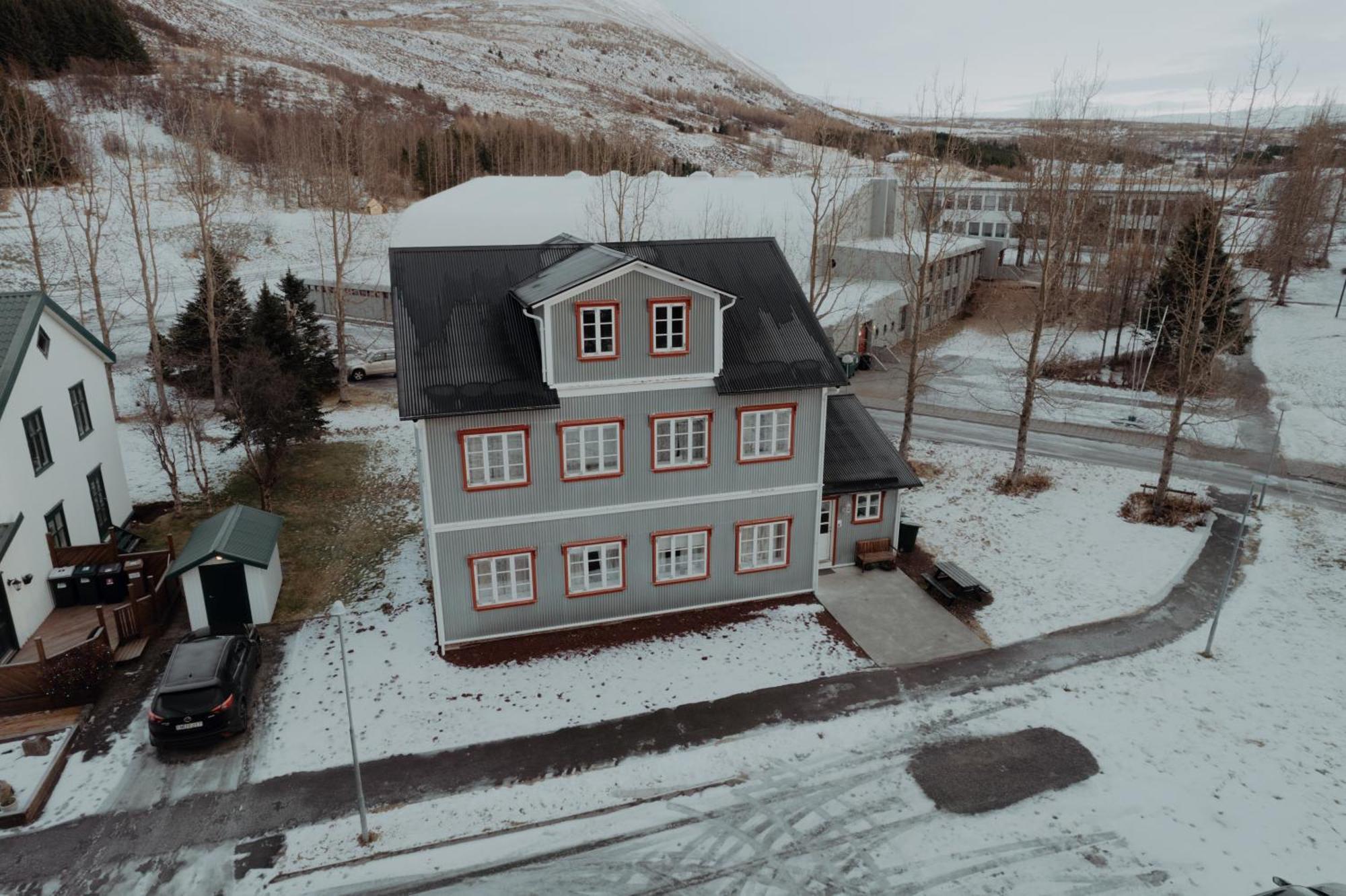 Gamli Skolinn Húsavík Екстериор снимка
